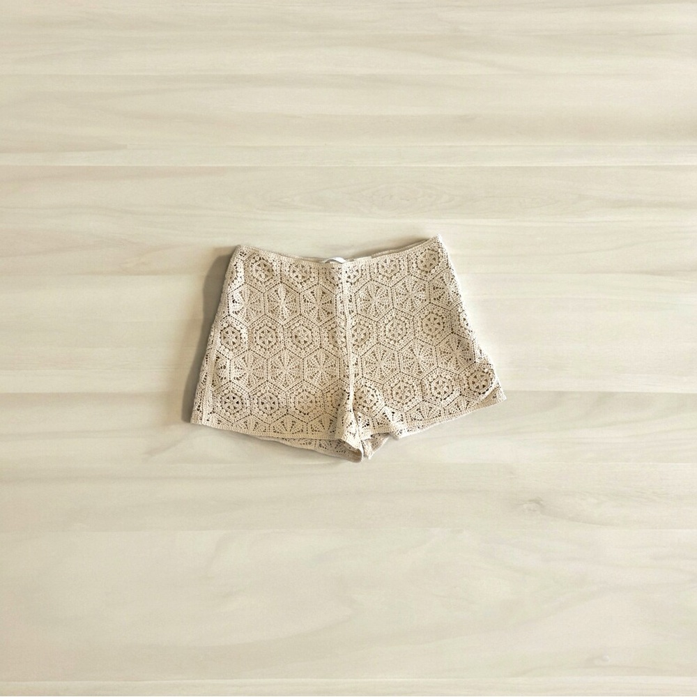 H&M Shorts, Size L, Looks New.